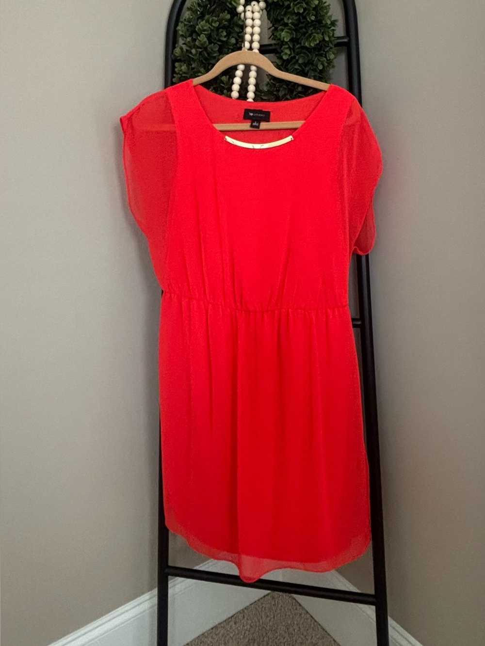 AB Studio coral Short Sleeve Chiffon Mini Dress gold detail